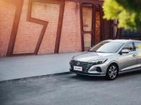 口碑車型逸動(dòng)打造新款，逸動(dòng)PLUS引領(lǐng)高端品質(zhì)新家轎